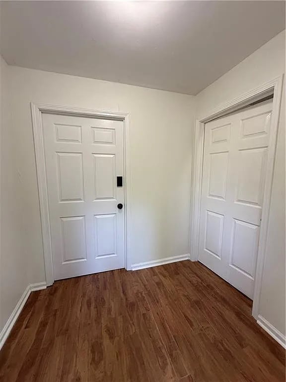 Building Photo - Room in House on Wedgewood Dr