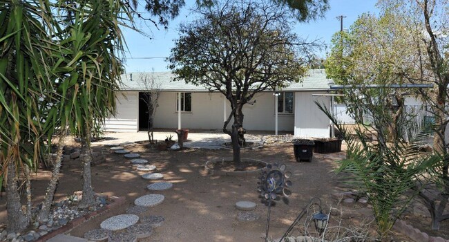 Building Photo - 5044 E Adams St