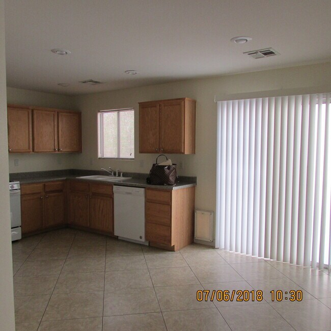 Building Photo - Adorable 2 Story Home!