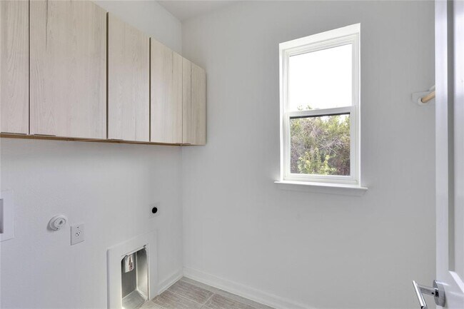 Building Photo - 7601 Cooper Ln