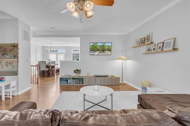 Building Photo - Beautiful 3-level 3 BR 2.5BA Townhome in P...