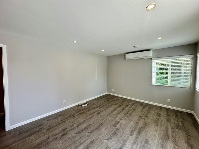 Building Photo - 1591 1/2 West 35th Place