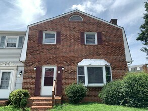 Building Photo - 127 Holmes Cir