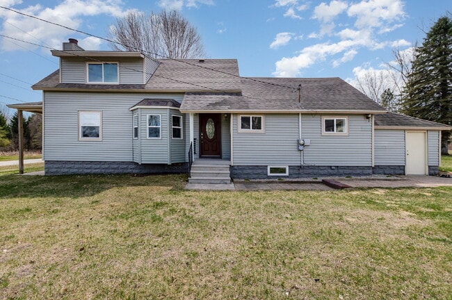 Building Photo - Charming 3-Bedroom Retreat with Pole Barn - $2000/Month