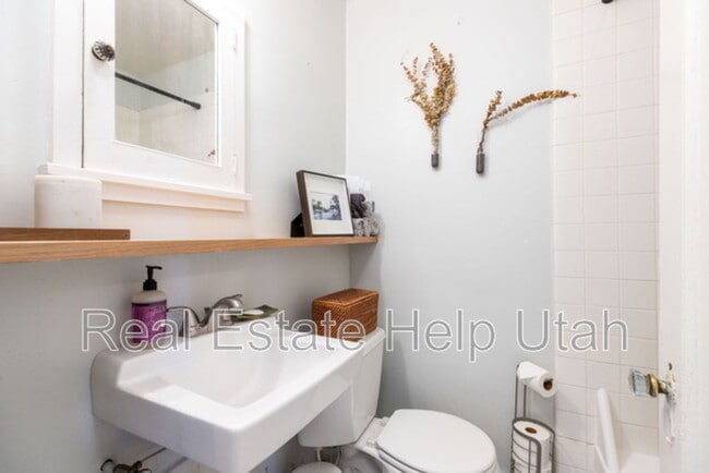 Building Photo - 2009 S 1500 E