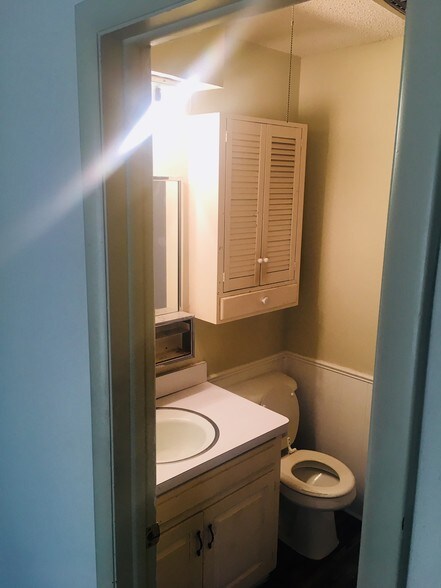 Master bath - 9 NW 59th St