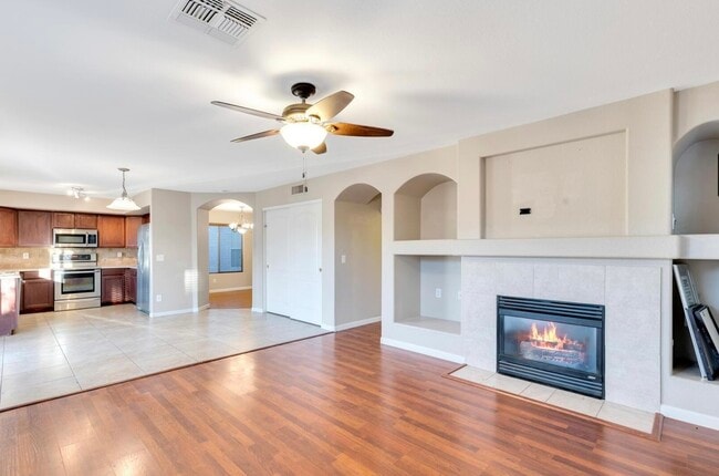 Building Photo - 3913 E Monona Dr