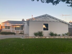 Building Photo - 380 Oakland Dr