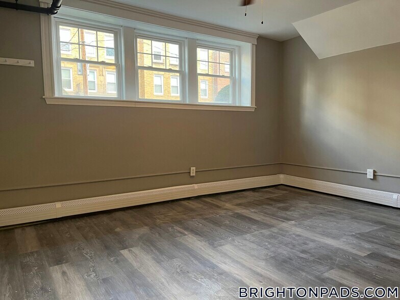 Building Photo - 5 Vinal St