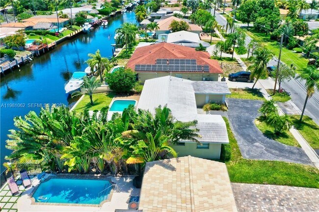 Building Photo - 151 SE 9th Ct