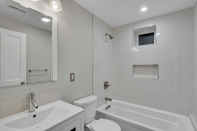 Building Photo - 16 Traymore St