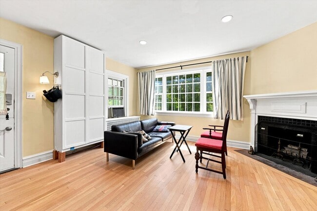 Building Photo - Beautiful 3B/2B Twin with Off-Street Parking in West Chester Borough