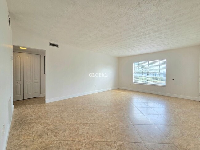 Building Photo - Lakefront First-Floor Condo in Camelot by the Lake, Orlando