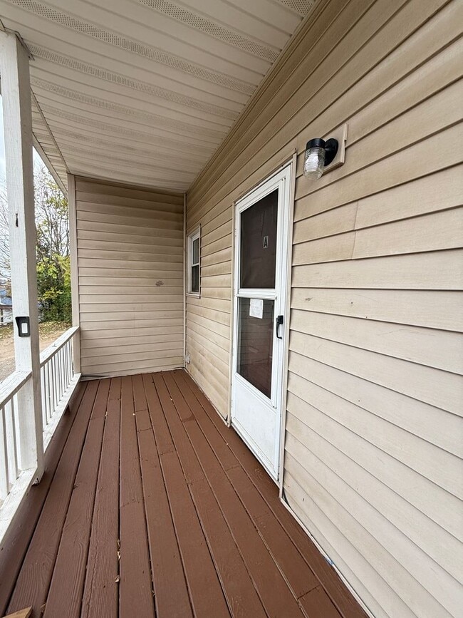 Building Photo - 504 N State St