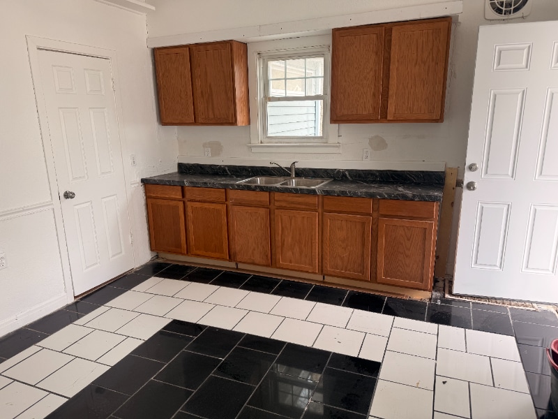 Building Photo - 1107 E Frye Ave