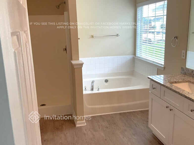 Building Photo - 9782 Sinclair Ln