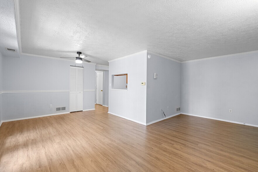 Building Photo - 976 Wood Hollow Dr