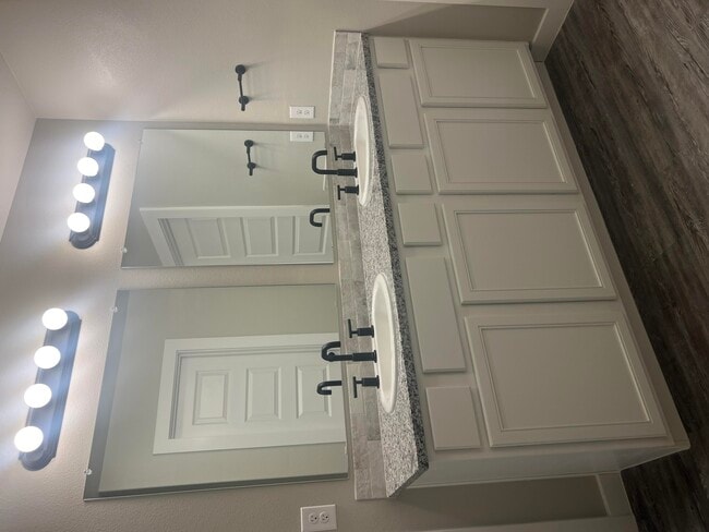 Building Photo - 1711 141st St