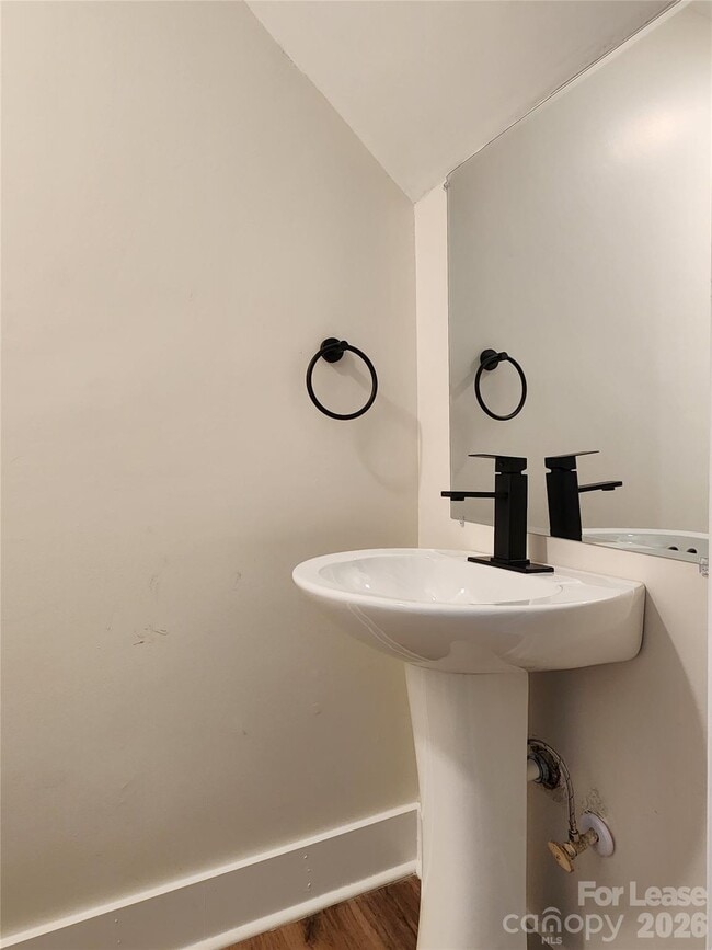 Building Photo - 315 Hamilton Dr NE