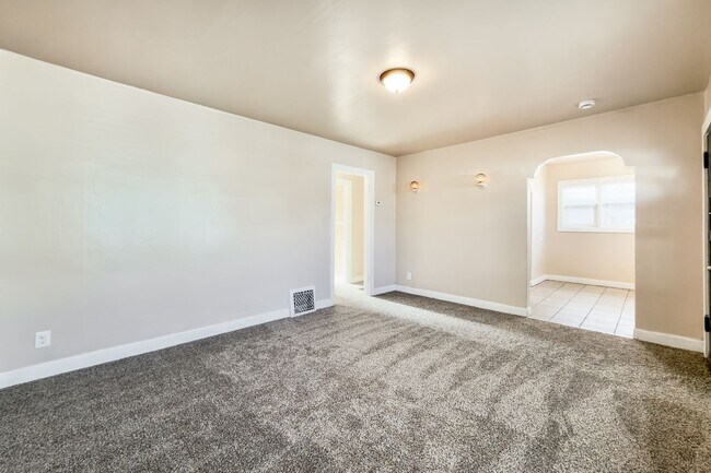 Building Photo - 873 Binford St
