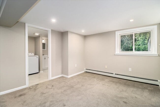 Building Photo - 8 Lakewood Terrace