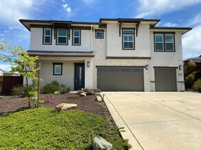 Building Photo - Cool Pool! 5Bdrm, 4.5 bath in gated community El Dorado Hills