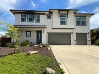 Building Photo - Cool Pool! 5Bdrm, 4.5 bath in gated community El Dorado Hills