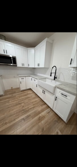 Building Photo - 4927 E San Rafael St