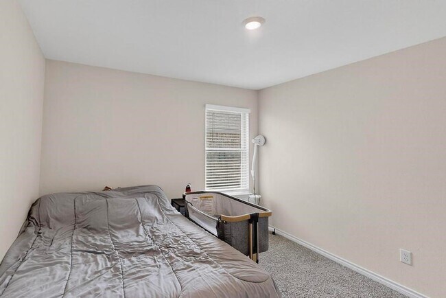 Building Photo - 504 Willow View Way