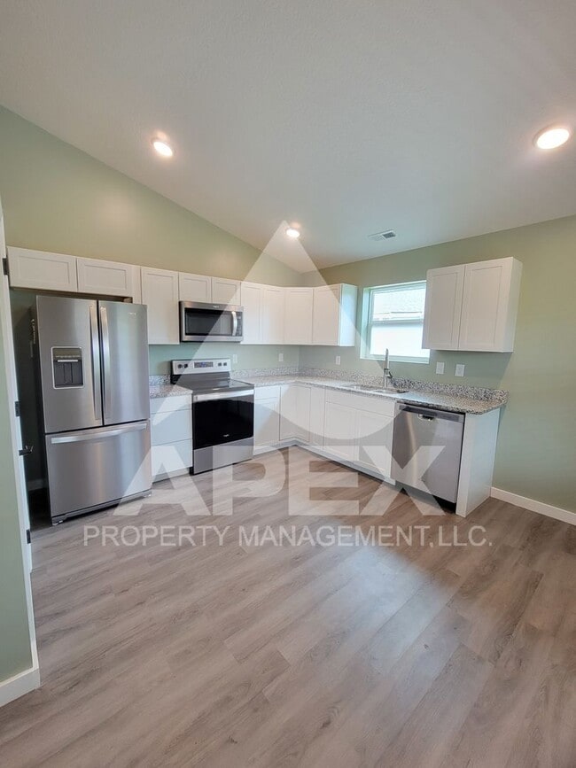 Building Photo - Recently Built 3Bd - 2 Ba Single Family Ho...