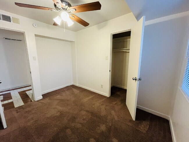 Building Photo - 5041 N 40th Ave