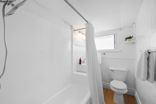 Building Photo - 344 Bonair St