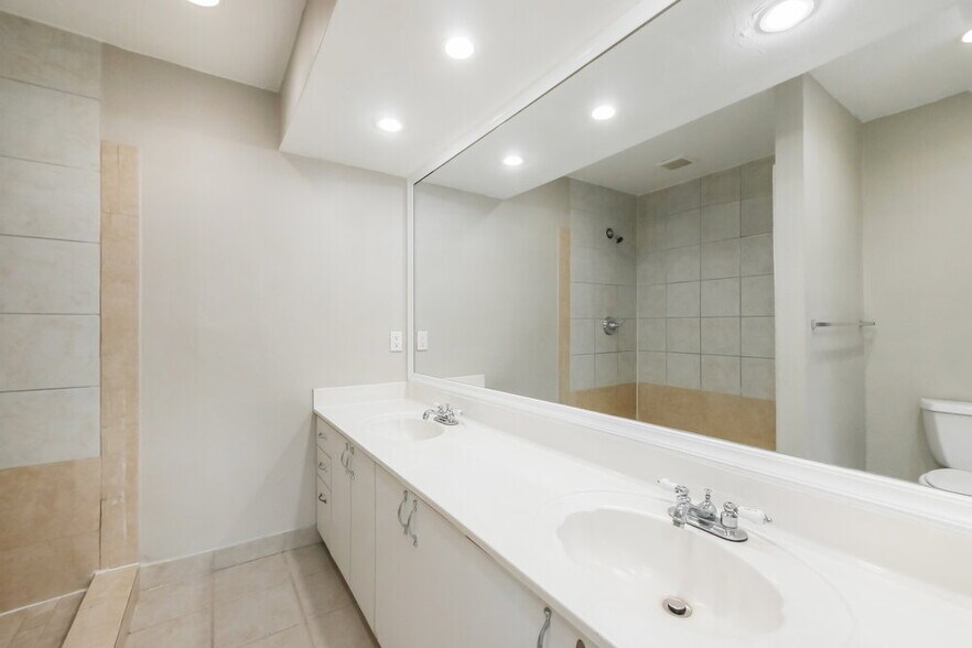 Building Photo - 6801 SW 43rd St