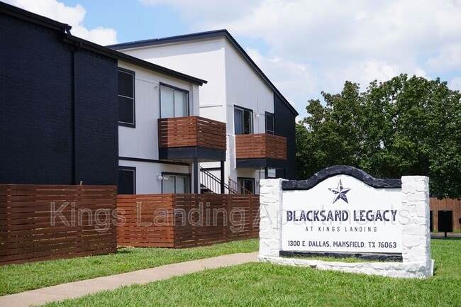 Building Photo - 304 C Kings Way Dr