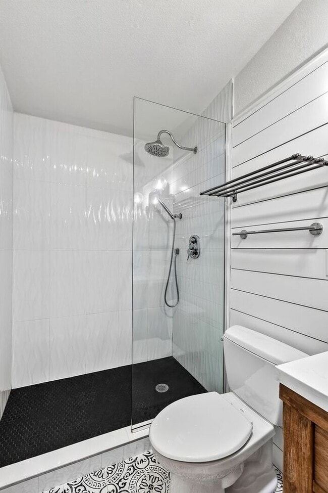 Building Photo - Charming and Cozy Air-Conditioned High Point Rambler (1st Month Free)