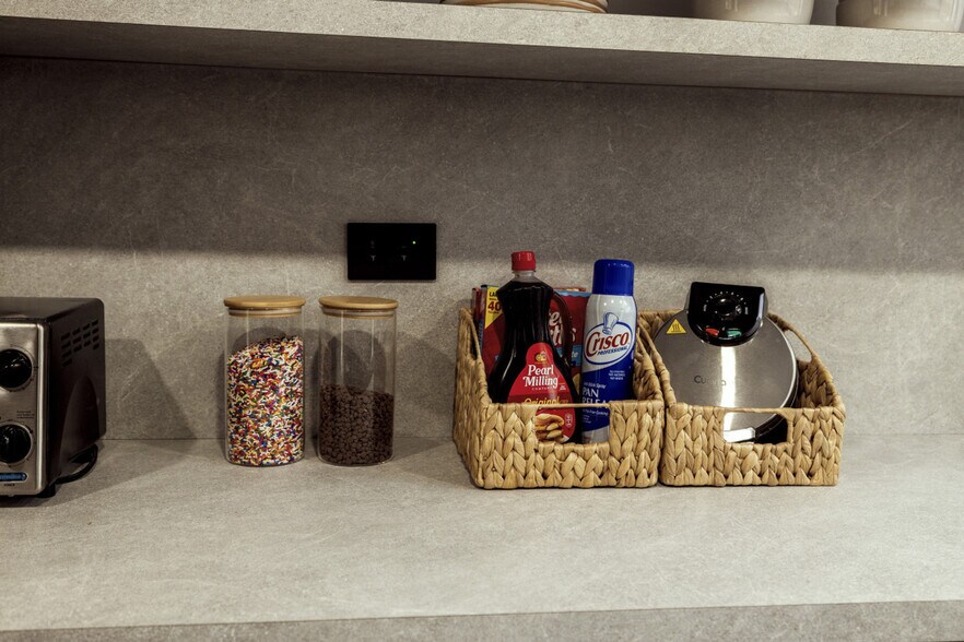 Building Photo - 1080 NY-52