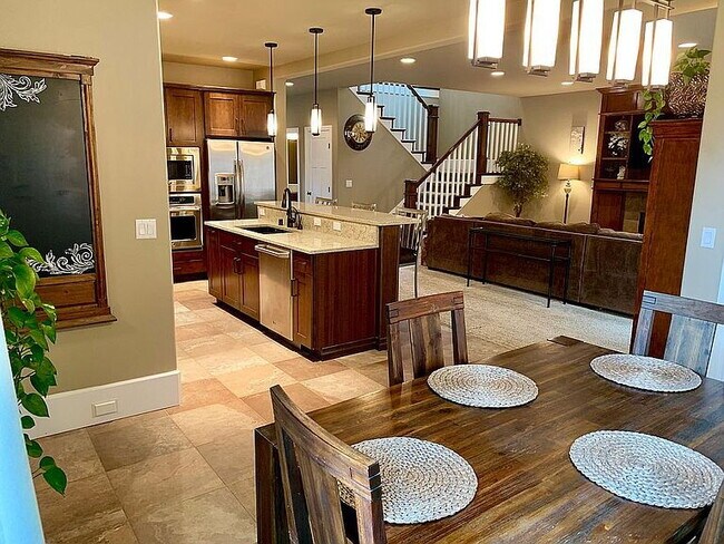 Building Photo - "Discover Your Dream Home: Spacious 4-Bedroom Sanctuary with 3 Full Baths in Beautiful Anchorage!"