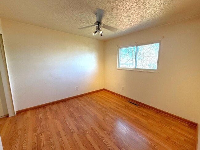 Building Photo - Updated 3 bedroom 2 bath with central air