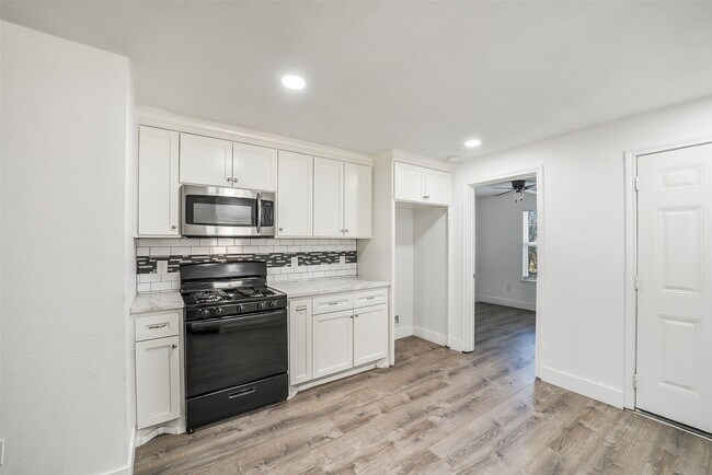 Building Photo - 307 Penick Rd