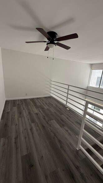 Building Photo - 7044 Hawthorn Ave