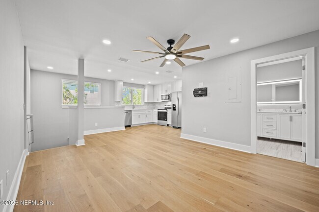 Building Photo - 2107 2nd St S