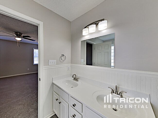 Building Photo - 3912 Chatterleigh Dr
