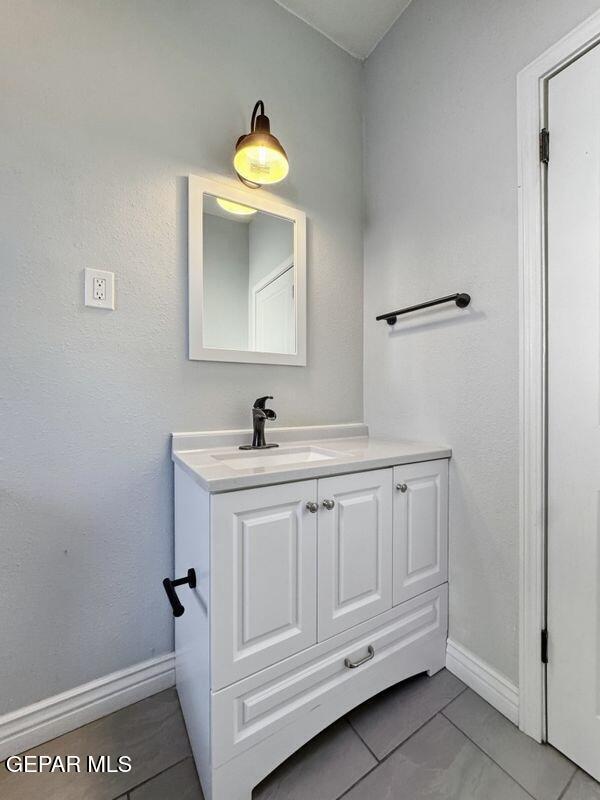 Building Photo - 1305 E Rio Grande Ave