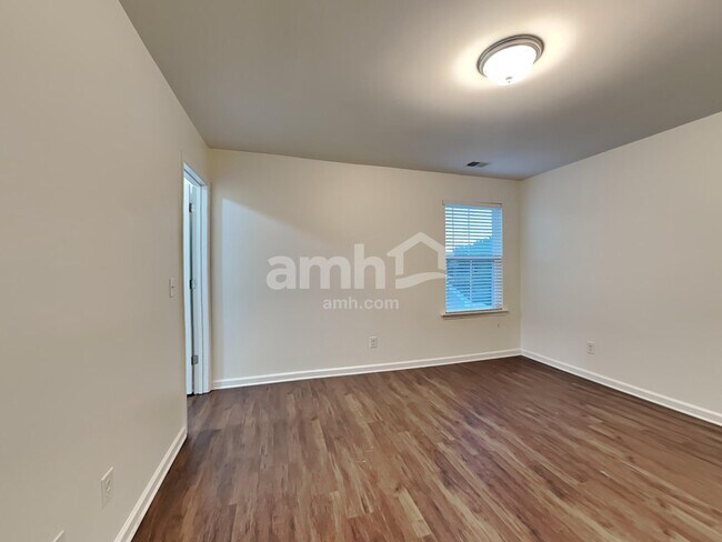 Building Photo - 108 Martello Rd