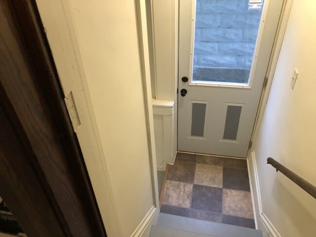 Building Photo - Huge 5 Bed 2 Bath home near UWEC with big ...
