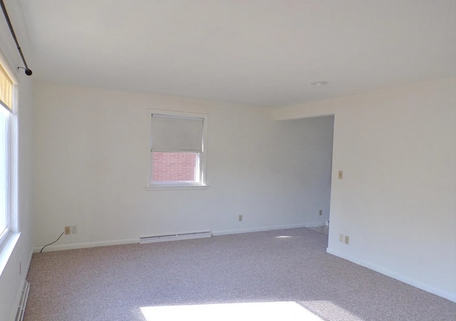 Building Photo - 2205 W Westport Rd