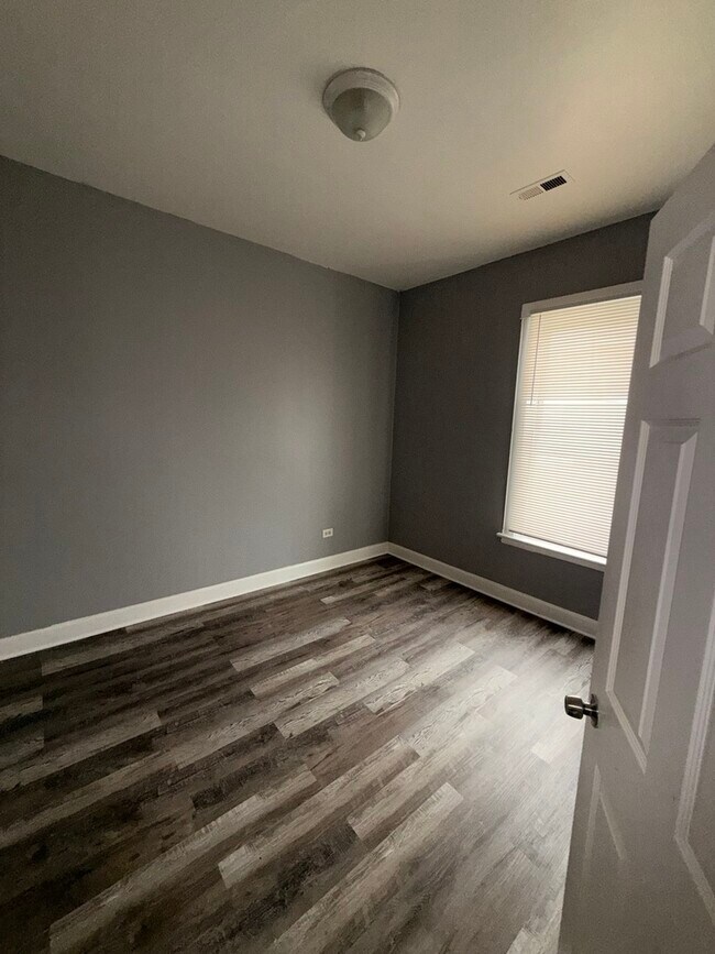 Building Photo - 6444 S Eberhart Ave