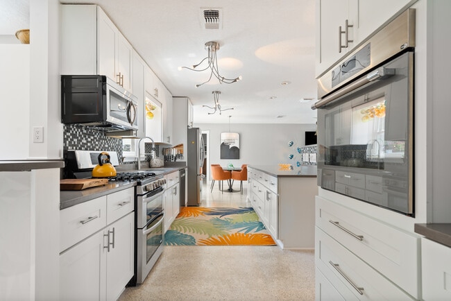 Building Photo - 4056 38th Way S
