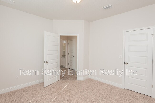 Building Photo - 9599 Pebble Stone Dr