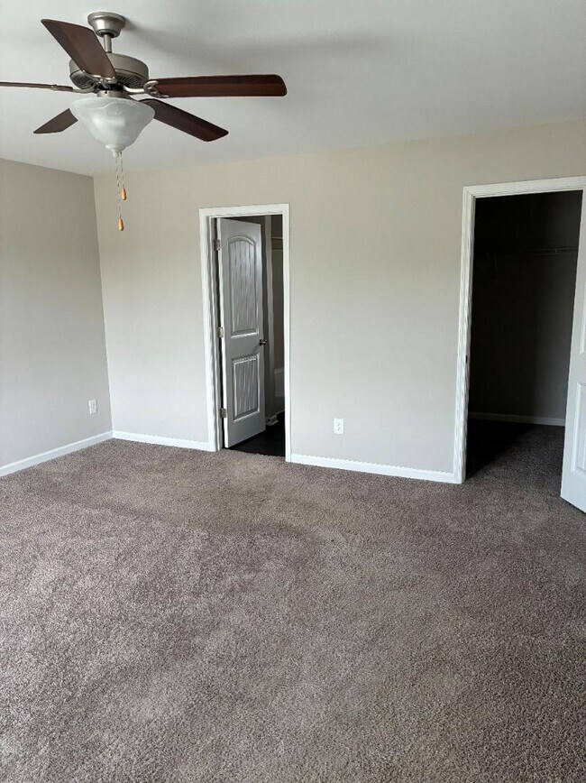Building Photo - 4000 Saxby Ln NW